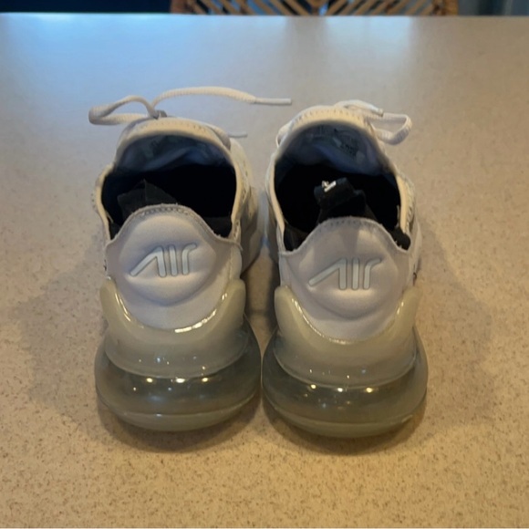 Nike Air Max 270 - Picture 2 of 7